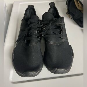 Adidas Size 7 in good condition look at the pictures a little bit unglued in one
